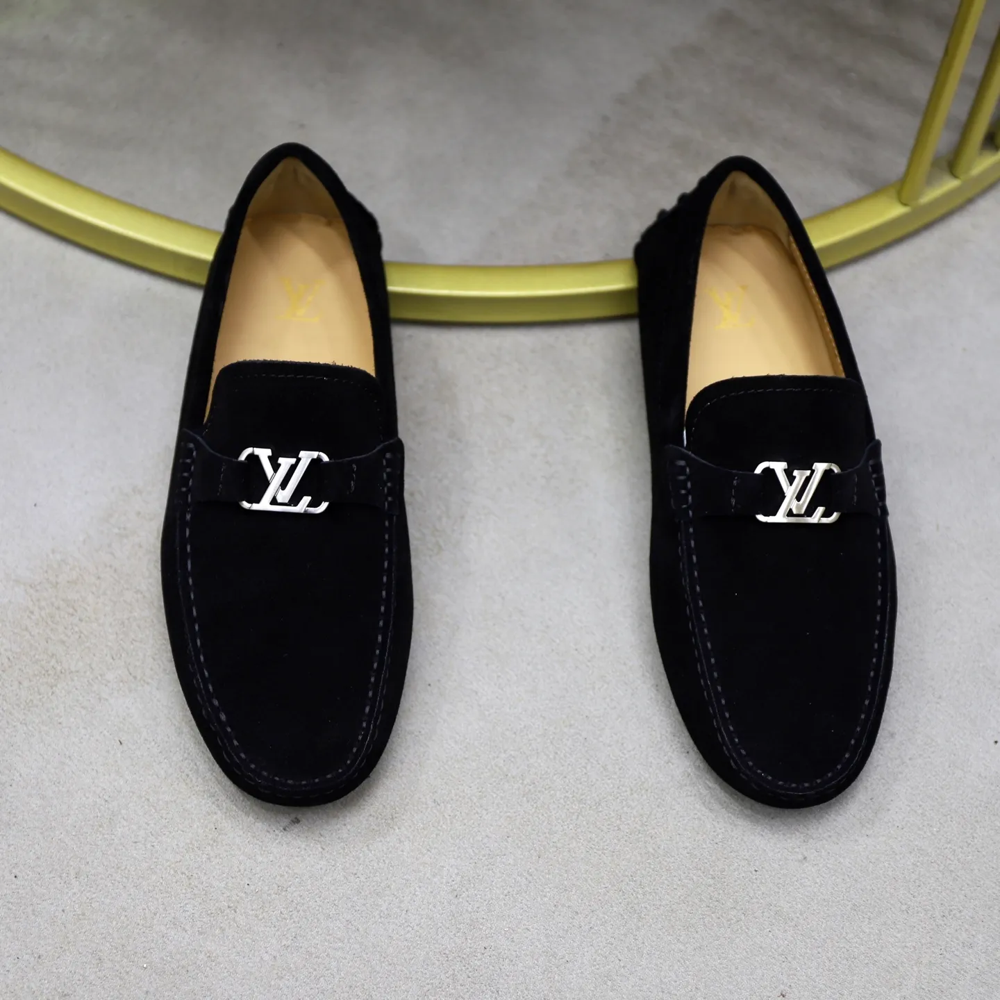Ex-factory price: 480💰【LV】Louis Vuitton ⚠️High-end men’s driving and pedal series ⚠️38-44 (customized for 45) ⚠️All original cowhide leather! Thick and soft! Made entirely of calfskin lining! The latest non-slip beanie sole! Three-dimensional package technology! Fashionable and classic! Handicrafts! Original high quality! Feel free to compare!